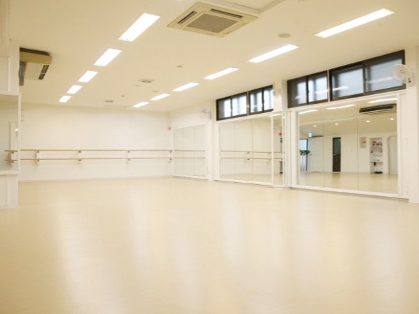 広くて足に負担がかからないスタジオ